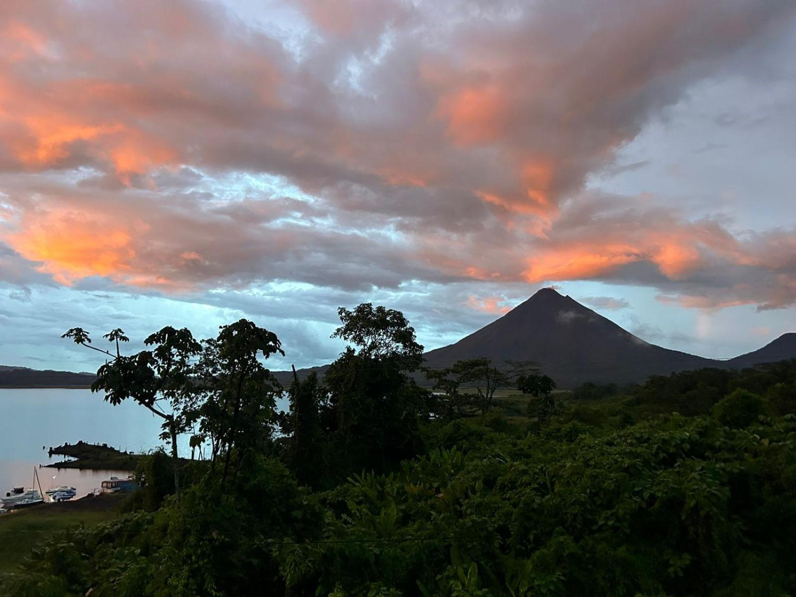 Villas Paradise Arenal Volcano Lake View El Castillo Esterno foto